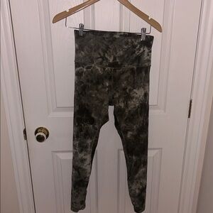 Lululemon dark green diamond dye align leggings ( nulu )